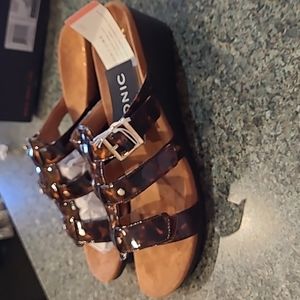 Vionic Sandles